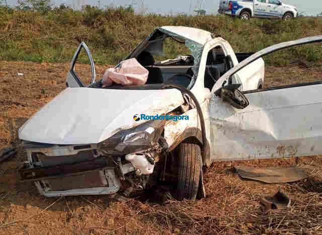 Motorista fica ferido após capotamento de carro