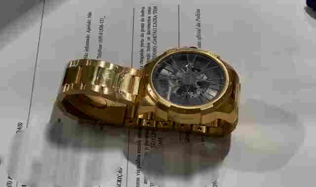 Ladrão furta relógio caro no shopping, é abordado, tenta devolver, mas acaba preso