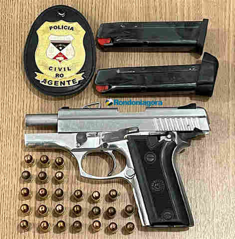 Policiais da 1ª DP prendem homem com arma de fogo, durante cumprimento de mandado
