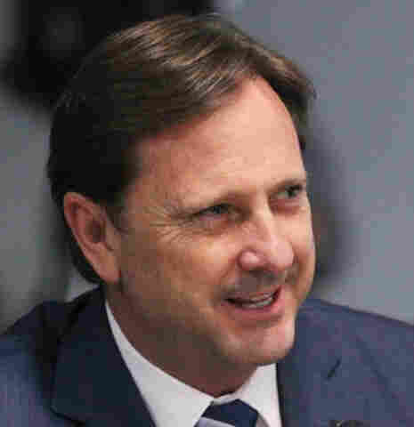 Ministro do TSE derruba decisão do TRE e permite que Acir use recursos públicos e propaganda eleitoral