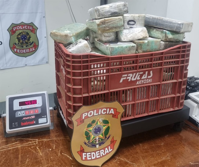 Casal da capital é preso em operação da PF por transportar 45 quilos de cocaína em carreta cegonha