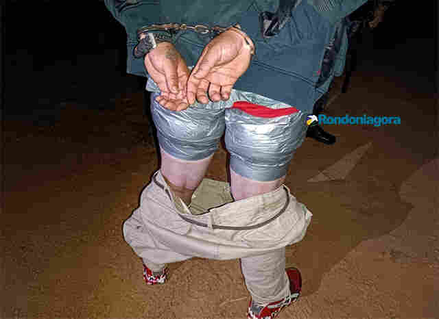 PM prende homem com quase três quilos de droga amarrados ao corpo