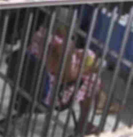 Idosa armada obriga funcionários de terceirizada da Energisa a religarem energia elétrica cortada da casa dela