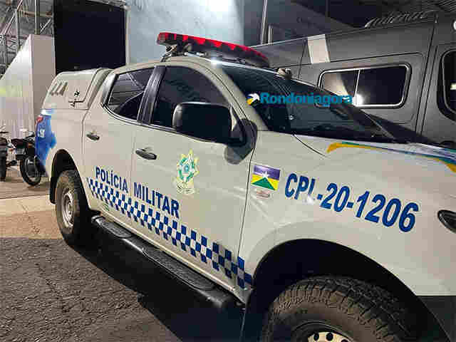 Barbeiro é trancado em banheiro durante roubo e criminosos fogem com moto