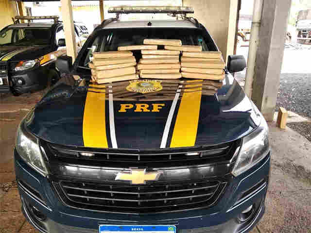 Jovem traficante é preso com mais de 20 quilos de cocaína em ônibus