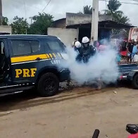 Agentes da PRF que mataram homem asfixiado são indiciados por homicídio qualificado