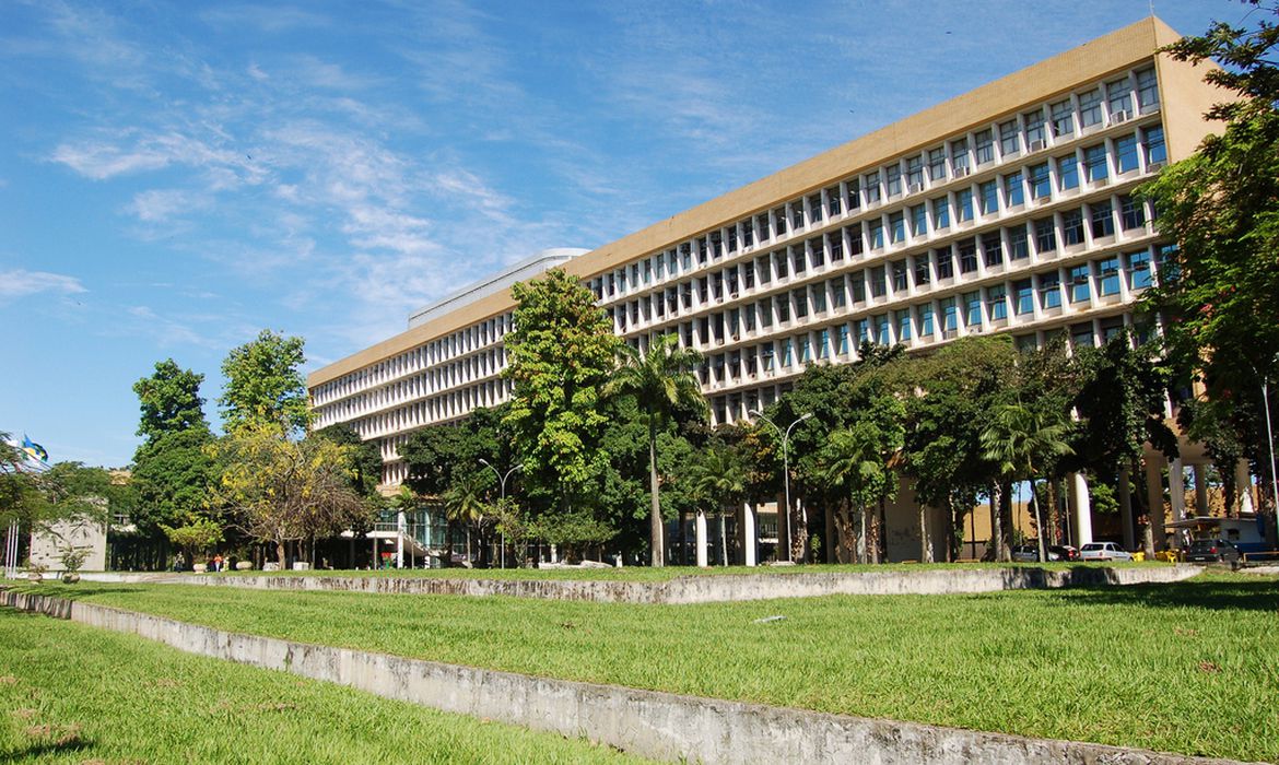 : Como está a situação das universidades no Brasilー e as propostas dos principais candidatos sobre o assunto