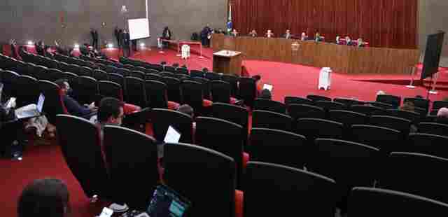 TSE decide que Bolsonaro não pode transmitir lives eleitorais em espaços exclusivos do presidente da República
