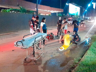 Acidente entre duas motos deixa três vítimas graves na zona leste da capital