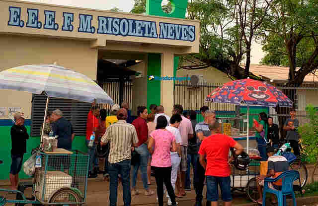 Apesar do novo horário, eleitor já lota locais de votação em Porto Velho
