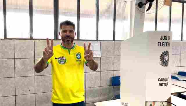 Vídeo: Marcos Rogério vota em escola de Ji-Paraná