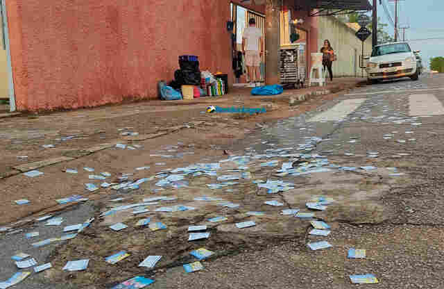Vídeo: Candidatos mais uma vez inundam locais de votação com sujeira de campanha na capital de Rondônia