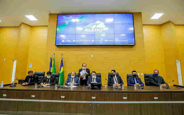 Eleitor reprova 10 deputados estaduais que não voltam no próximo ano; veja listão