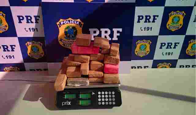 Passageiro de ônibus é preso com mais de cinco quilos de maconha