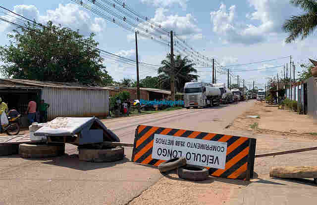 Vídeo: manifestantes fecham a estrada do Belmont em protesto contra destruição de dragas pela PF