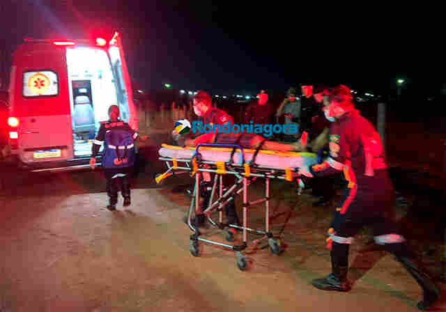 Jovem é baleado com cinco tiros por ocupante de Fox prata