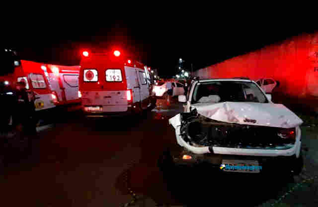 Acidente entre dois carros deixa vítima presa às ferragens em Porto Velho