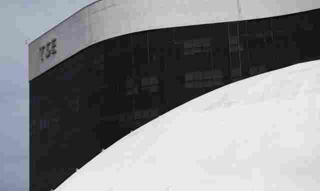 TSE manda apagar posts sobre suposto apoio de Bolsonaro a Jefferson
