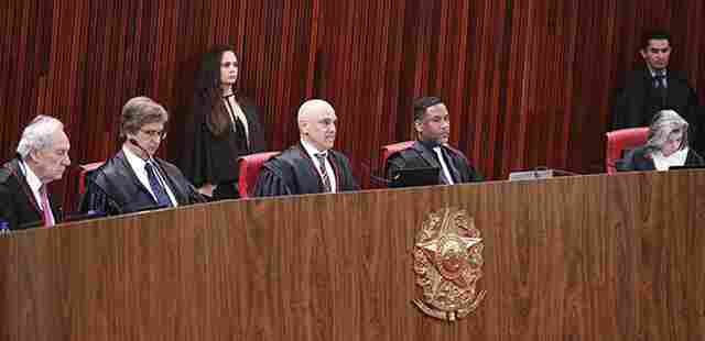 Em última sessão antes do 2º turno, presidente do TSE pede eleições tranquilas e seguras
