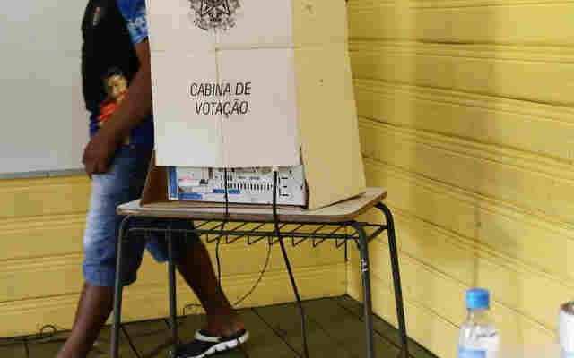 Não esqueça: celular é proibido na cabine de votação e armas ficam a 100 metros