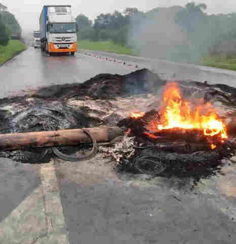 Supremo autoriza e governadores determinam uso da PM para desobstruir rodovias federais