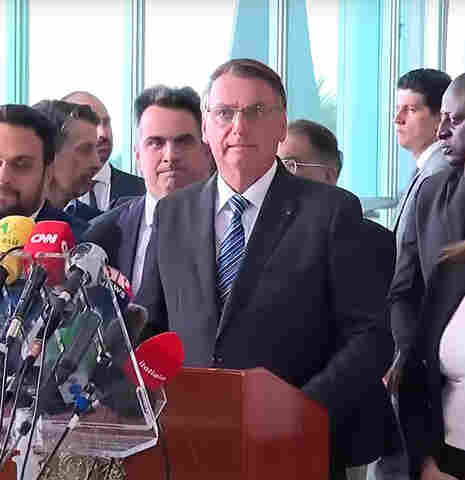 Bolsonaro não cita Lula nem condena bloqueios, mas diz que segue a Constituição