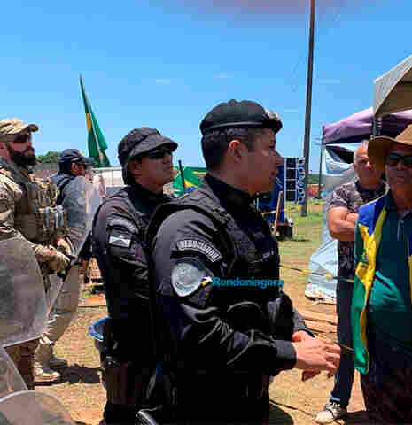 Vídeo: comboio de tropas de choque passa por Candeias e segue para desobstrução de rodovias em outros pontos