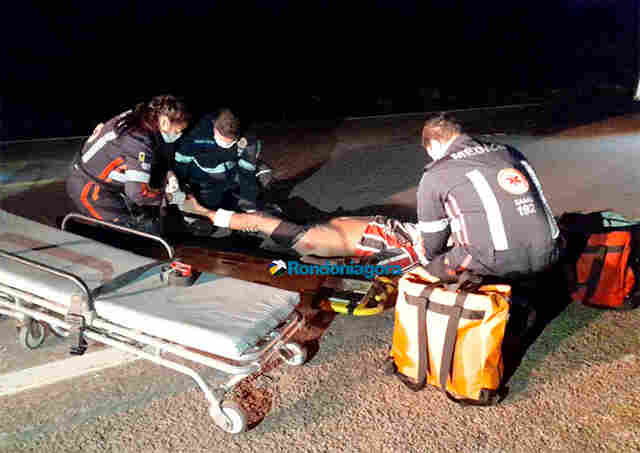 Homem é atropelado e fica jogado na BR-364
