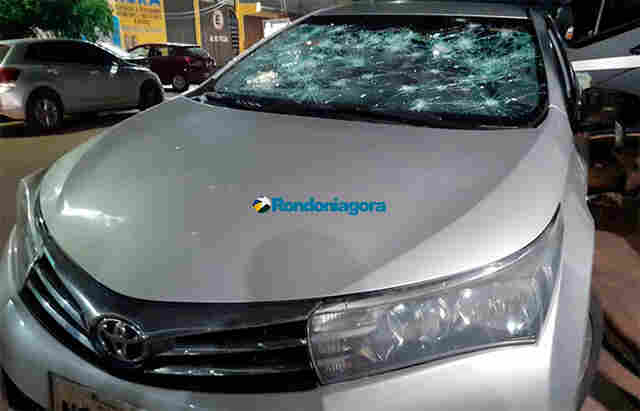 Mulher destrói Corolla após ex-marido se negar a reatar casamento