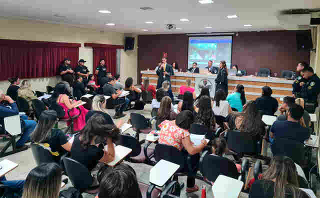 Acadêmicos de Direito realizam o primeiro Júri Simulado da Fimca