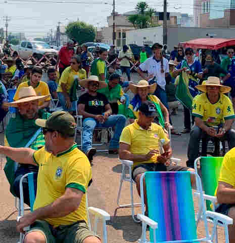 Vídeo: manifestantes protestam há uma semana em frente da 17ª Brigada em Porto Velho