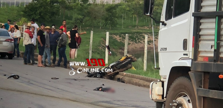 Mototaxista morre em colisão com caminhonete na RO-383