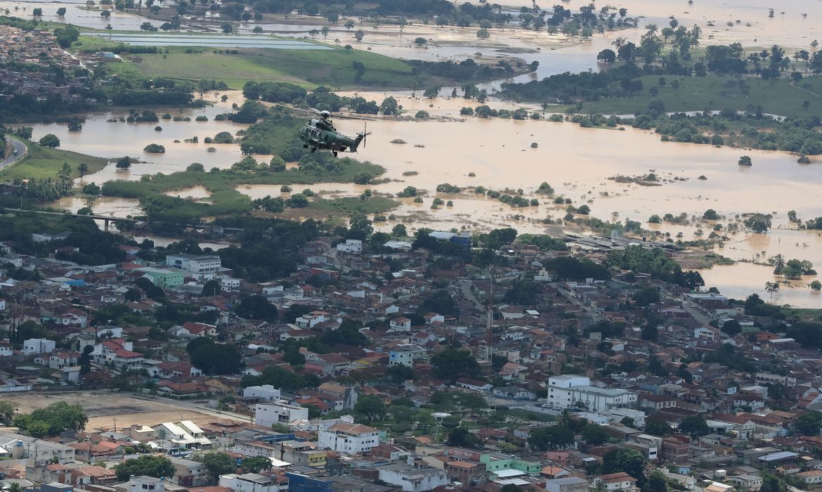 Brasileiro já pode receber alertas de desastres naturais por WhatsApp
