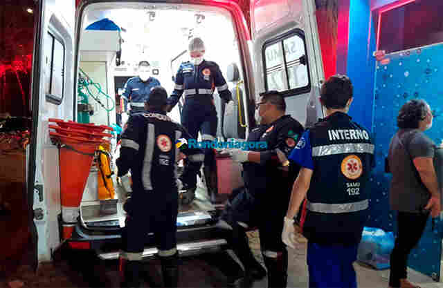 Homem espanca a mulher e o enteado e acaba esfaqueado na capital