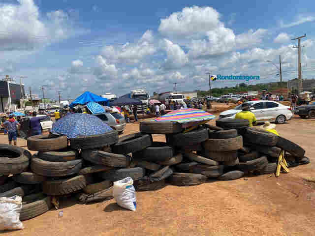 Vídeo: bloqueio em Ariquemes já está menor e sem tratores na pista da BR-364