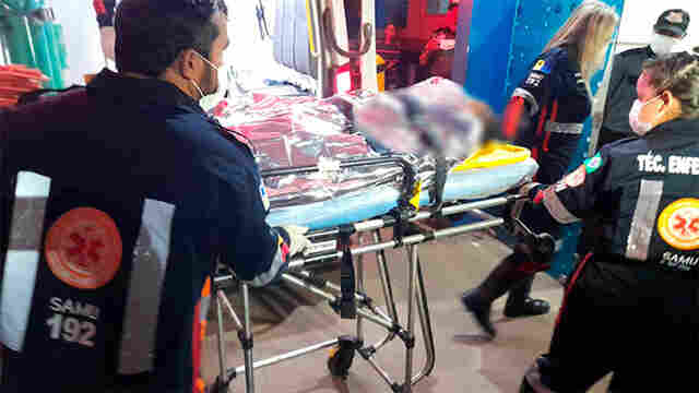 Bêbado é socorrido após ser esfaqueado na zona leste