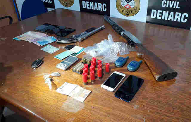 Trio é detido com armas e carro roubado de transportadora na capital