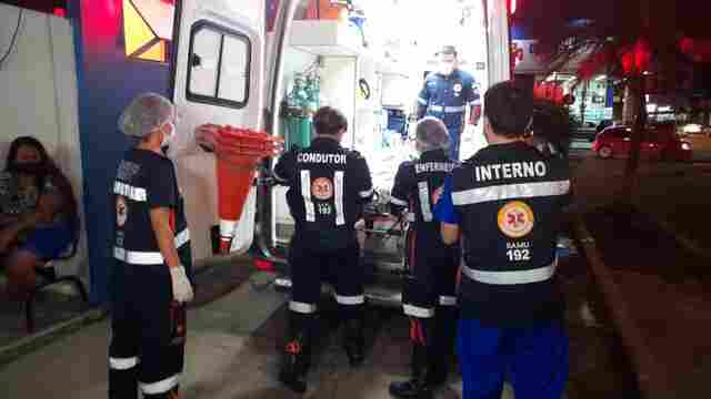 Homem fica gravemente ferido após ataque em bar