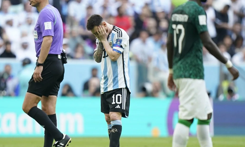 Argentina perde na estreia para a Arábia Saudita