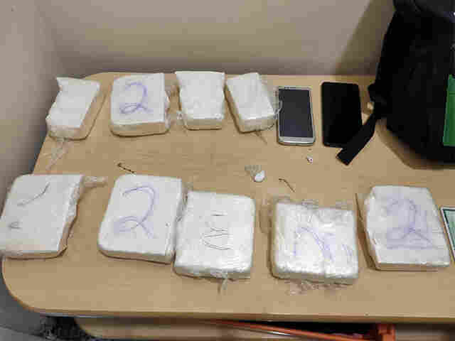 Foragido é preso com quatro quilos de cocaína enrolados ao corpo no aeroporto da capital
