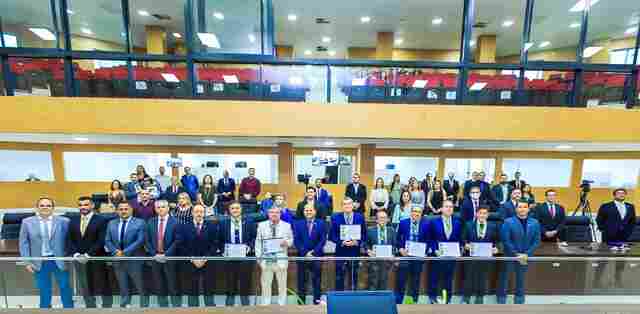 Juízes e desembargadores do TRE-RO são homenageados na Assembleia