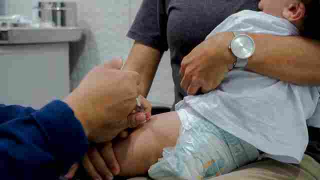 Bebês sem comorbidades já podem ser vacinados contra covid-19 na capital