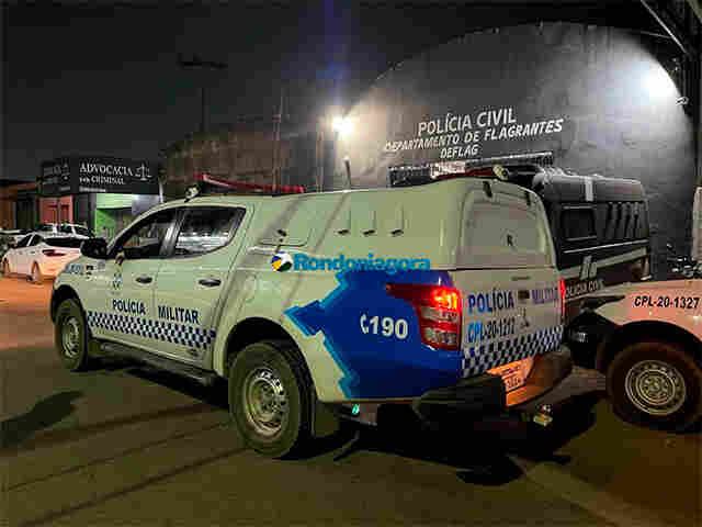 Homem é preso com armas e rádios na frequência da PM