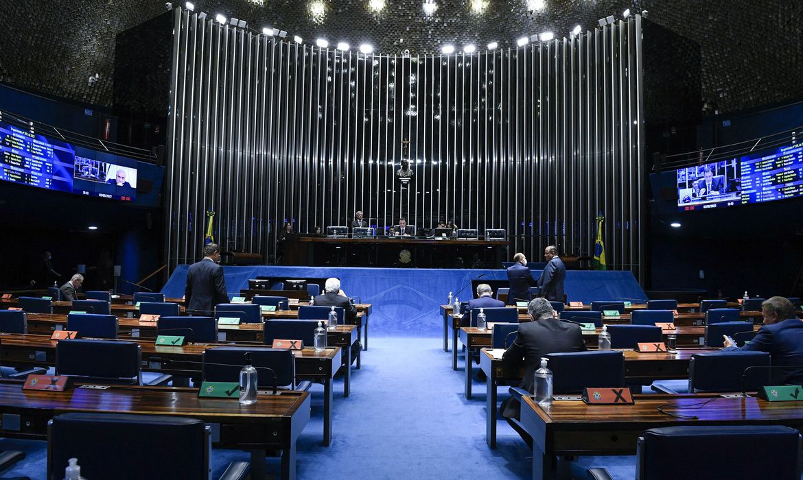Senado aprova PEC que proíbe extinção de tribunais de contas
