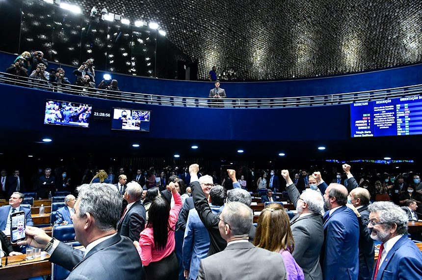Senado aprova PEC da Transição; Acir e Confúcio foram favoráveis