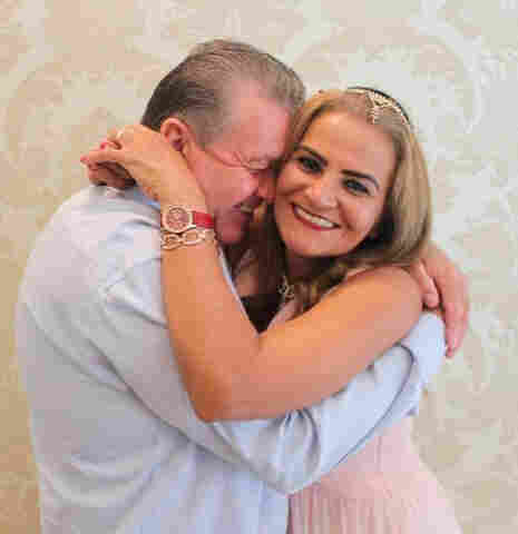 Homem mata esposa com golpes de facão e morre durante perseguição