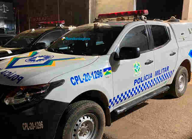 Jovem com ciúmes é preso após esfaquear homem em festa