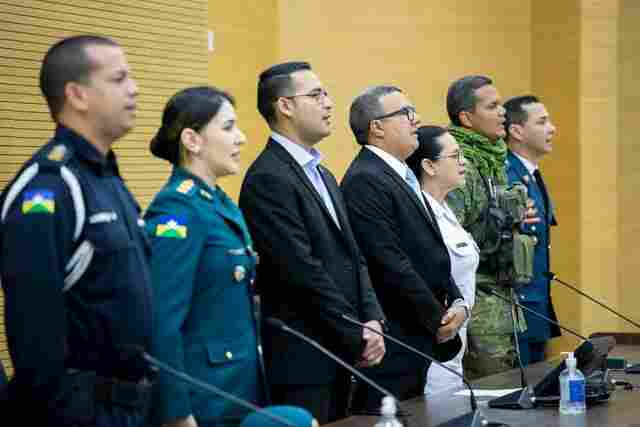 Deputado Alex Silva realiza entrega votos de louvor e medalhas do mérito legislativo a agentes da segurança pública