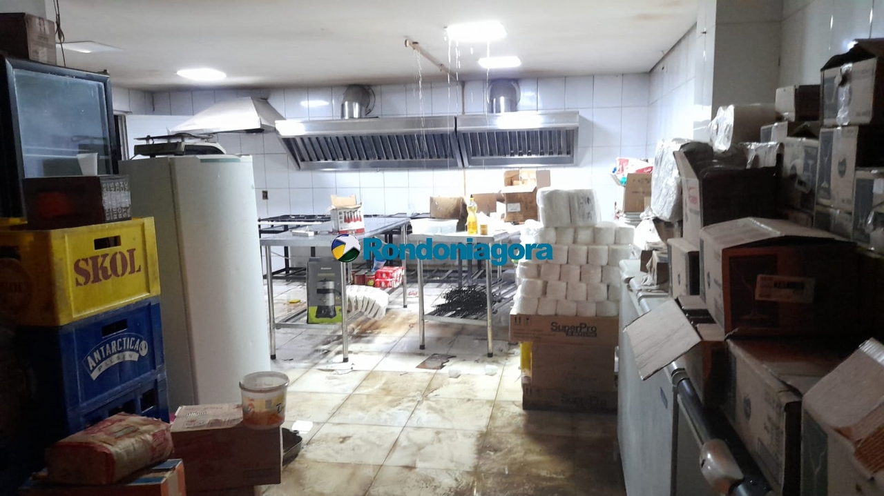 Bombeiros controlam incêndio no restaurante Delícias do Madeira, na capital