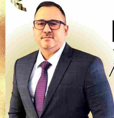 Advogado foragido acusado de fraudes se apresenta em delegacia no Paraná